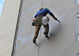 Spárování a tmelení panelových domů